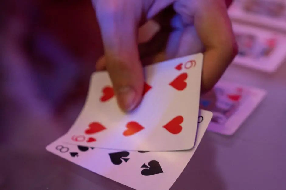 Apa yang Perlu Disiapkan untuk Ikut Turnamen Game Kartu Komunitas?